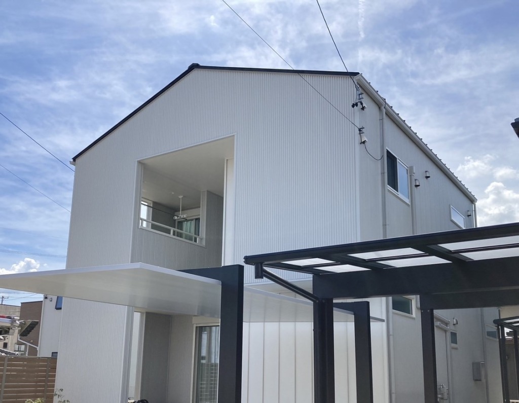 春日井市味美白山町の太陽光パネルがあるガルバリウム外壁新築でのテレビアンテナ工事