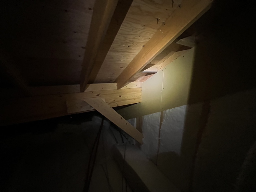 吹田市佐井寺の新築に建物の外観が気にならない地デジ屋根裏アンテナ工事