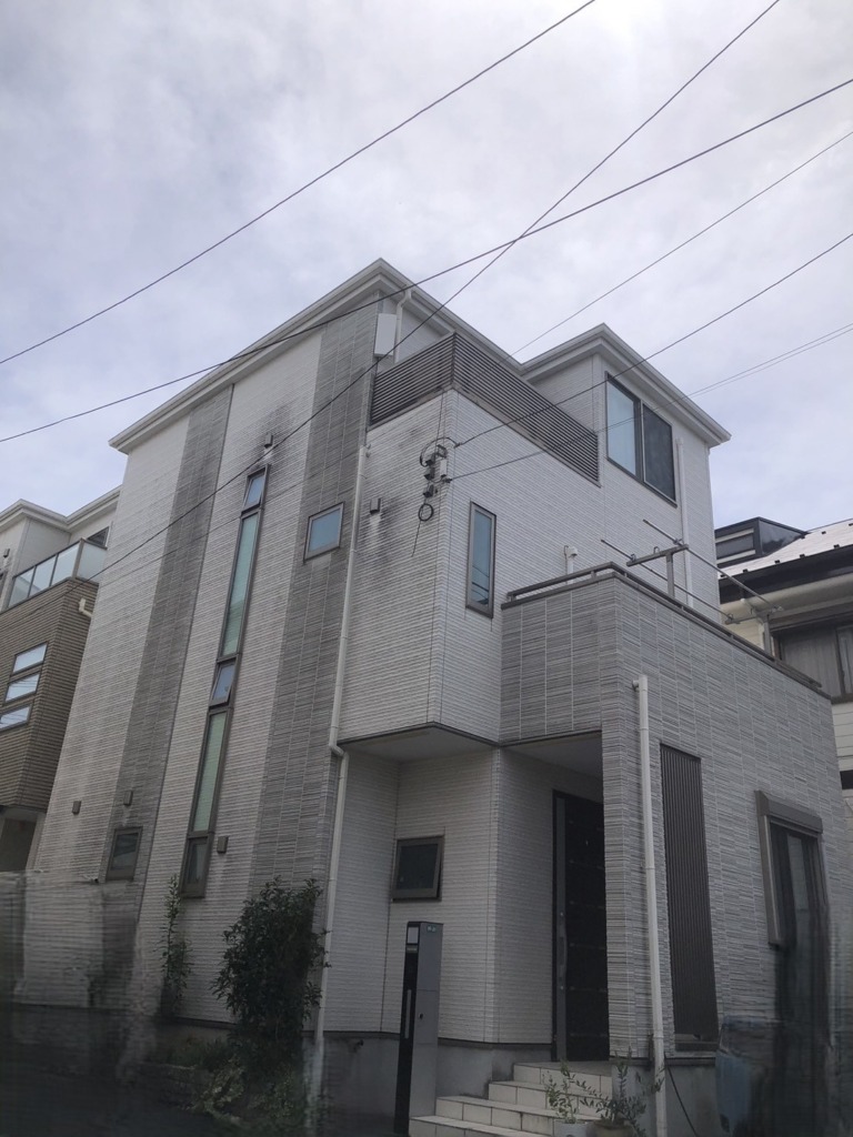 さいたま市浦和区岸町の3階建て住宅で光テレビから壁面デザインアンテナへの切り替え工事