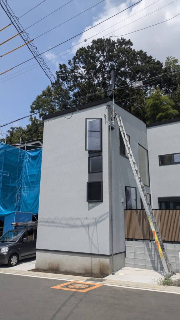 川口市安行吉岡の新築に4K8K放送対応BSとお洒落なユニコーンアンテナ工事