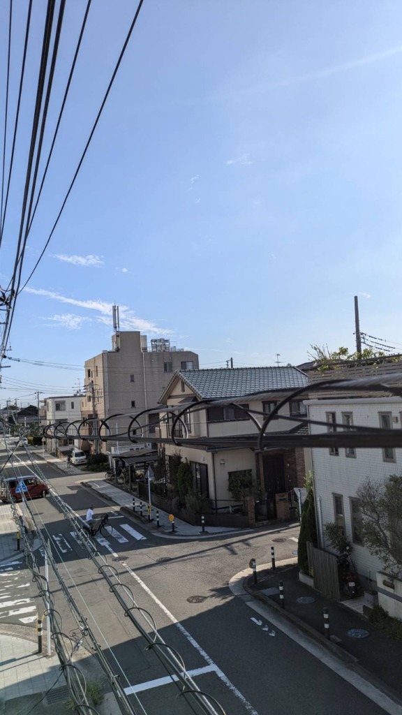 大和市渋谷の3階建て新築にお洒落なデザインアンテナ壁面工事