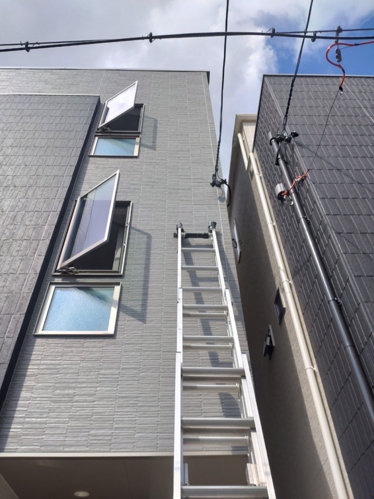 名古屋市天白区福池の3階建て新築にデザインアンテナ壁面工事