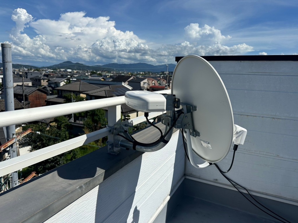 八尾市太田の既存住宅に4K8K放送対応BSアンテナと小型デザインアンテナ工事
