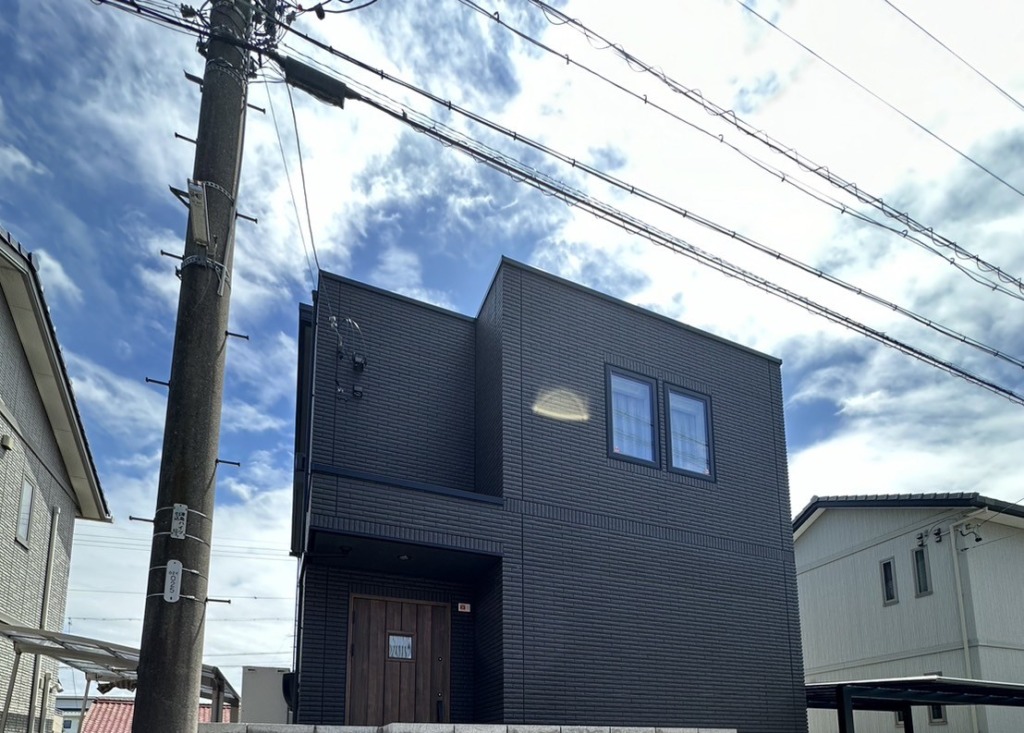 愛西市勝幡町のタイル外壁新築での地デジ屋根裏アンテナ工事