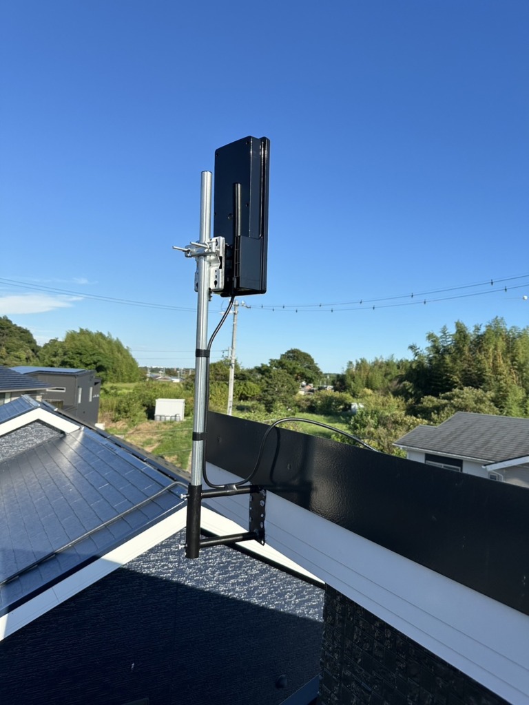 亀山市川合町のとても電波の弱い既存住宅での小型デザインアンテナサイドベース工事