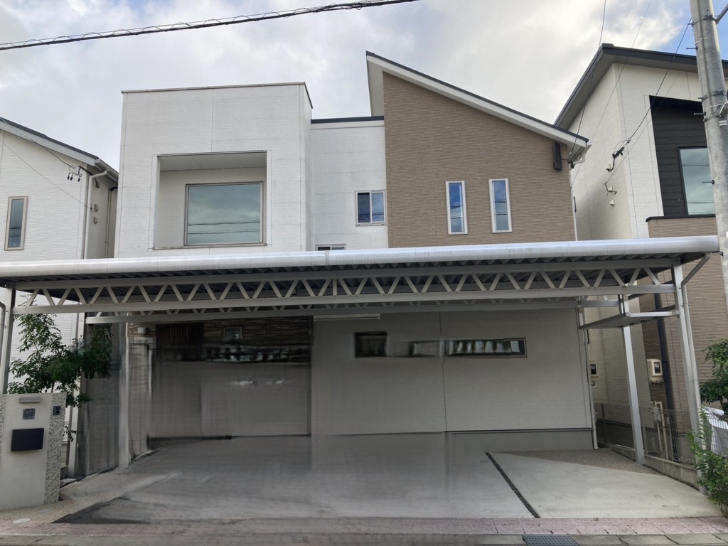 岡崎市森越町の既存住宅にお洒落なデザインアンテナ壁面工事
