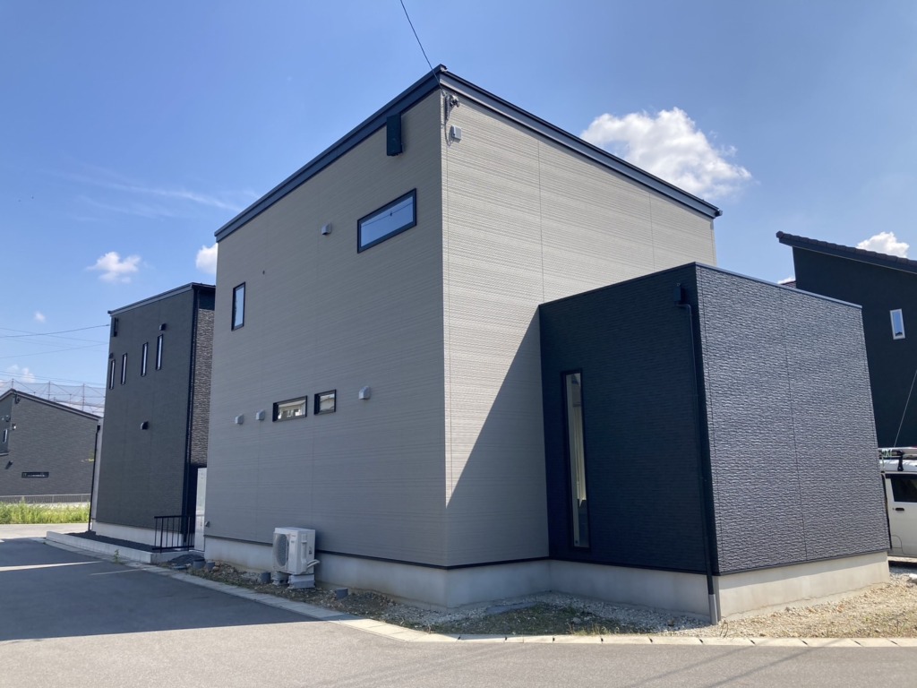 土岐市泉町の光仕様住宅でのデザインアンテナ壁面工事