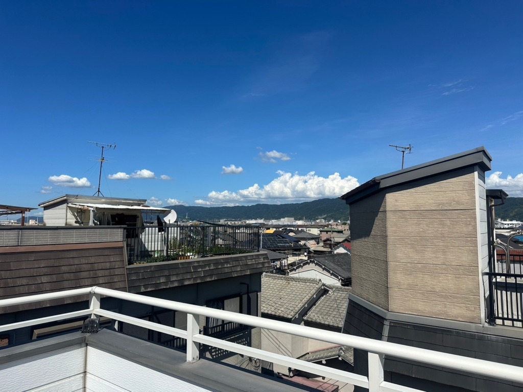 八尾市太田の既存住宅に4K8K放送対応BSアンテナと小型デザインアンテナ工事