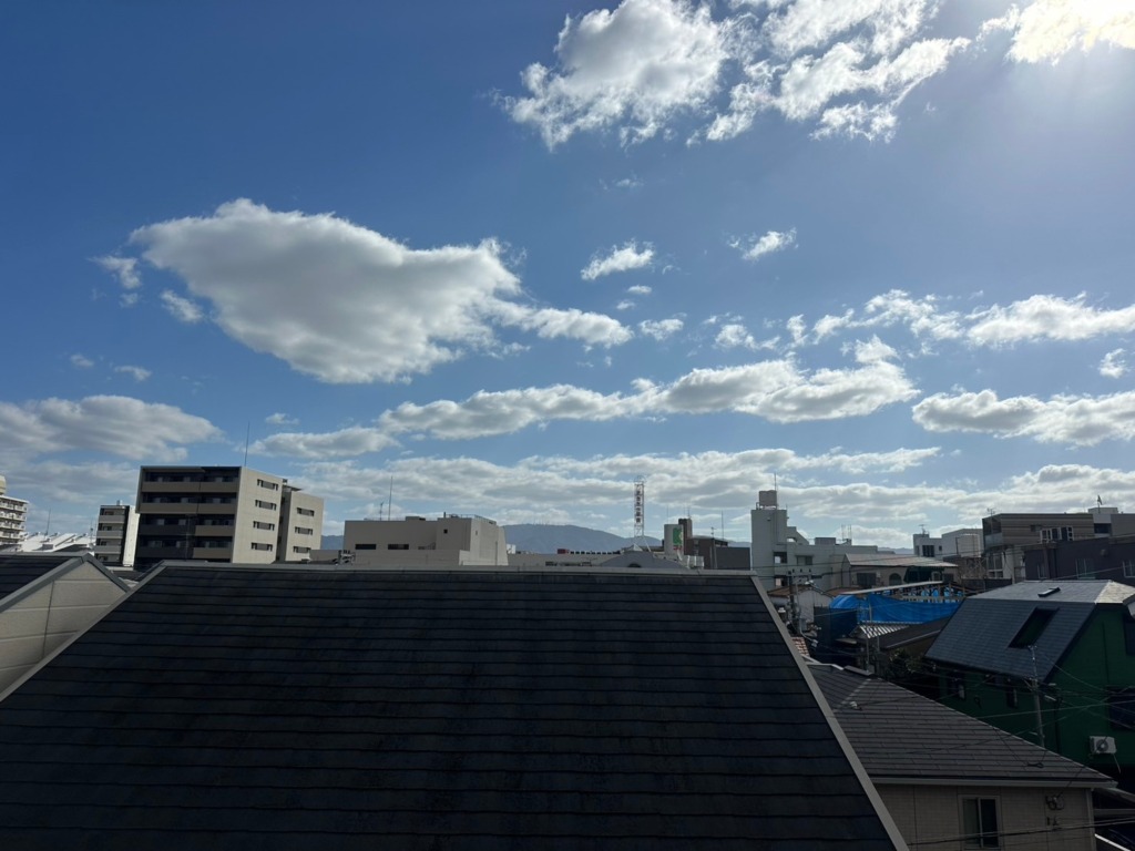 大阪市鶴見区今津北の3階建て新築に4K8K放送対応BSアンテナと地デジ平面アンテナ工事
