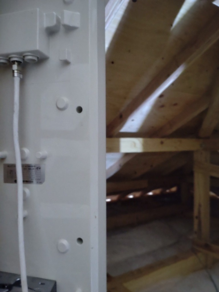 名古屋市瑞穂区亀城町にある住宅密集地での新築地デジ屋根裏アンテナ工事