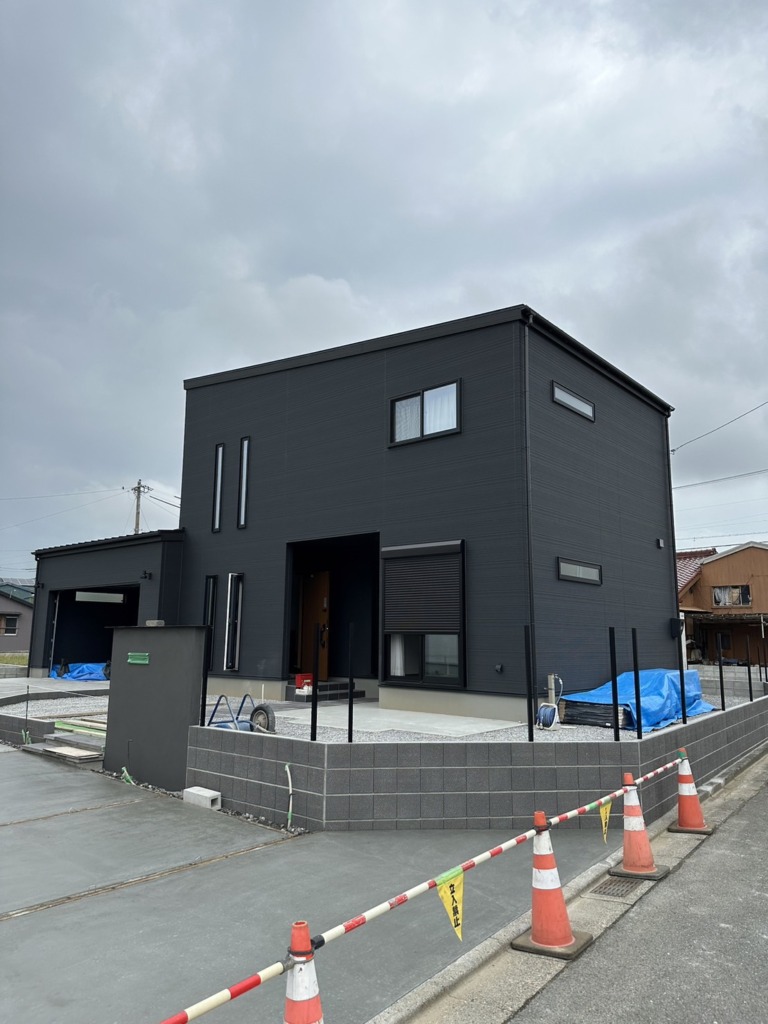 鈴鹿市中箕田のとても電波の弱い地域での新築デザインアンテナ壁面工事