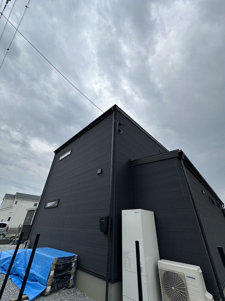 鈴鹿市中箕田のとても電波の弱い地域での新築デザインアンテナ壁面工事