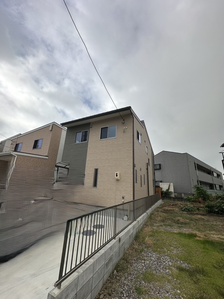 桑名市矢田の新築にお洒落なデザインアンテナ壁面工事