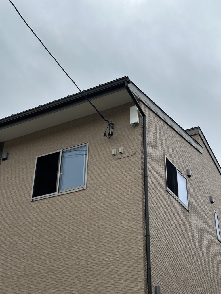 桑名市矢田の新築にお洒落なデザインアンテナ壁面工事