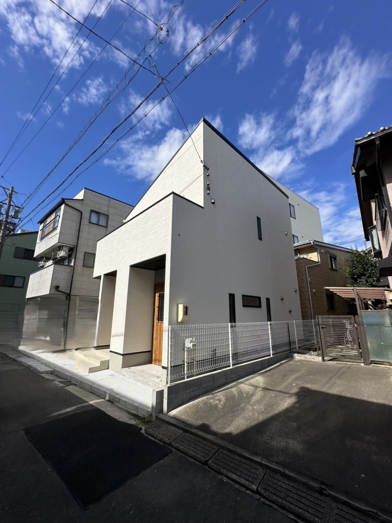 一宮市大江の建物が多い環境での地デジ屋根裏アンテナ工事