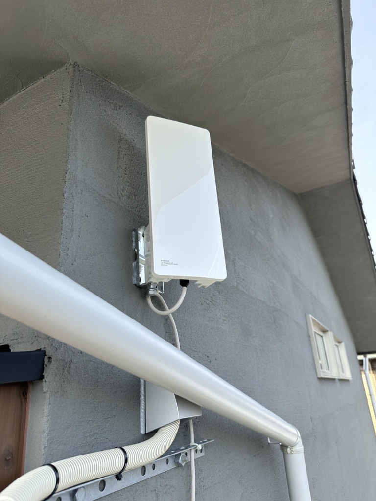 小牧市文津の塗り壁新築でのデザインアンテナ壁面工事