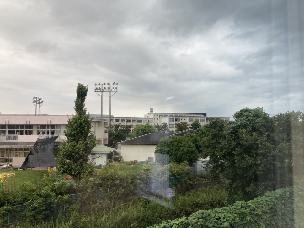 刈谷市小垣江町の光仕様住宅での地上波デジタル放送　屋根裏アンテナ工事