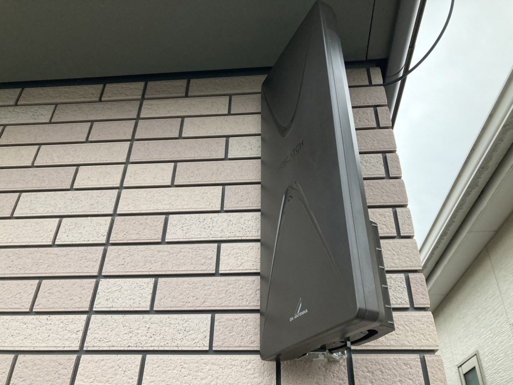 名古屋市昭和区長池町の購入したタイル外壁の既存住宅にデザインアンテナ壁面工事