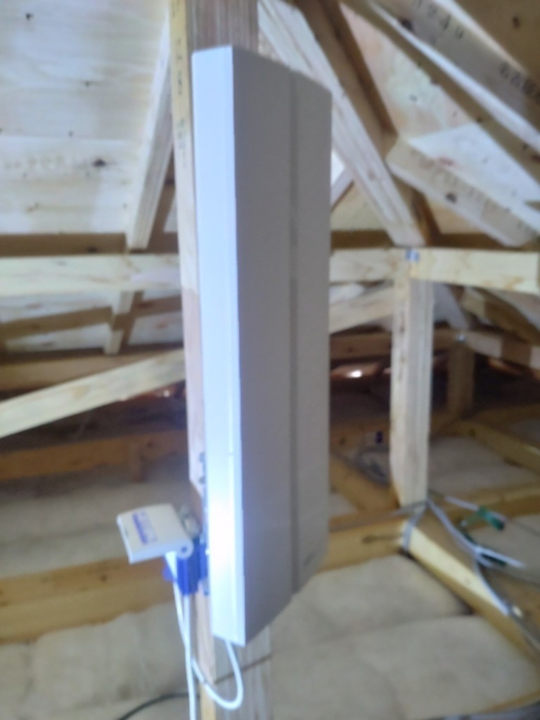 名古屋市瑞穂区亀城町にある住宅密集地での新築地デジ屋根裏アンテナ工事