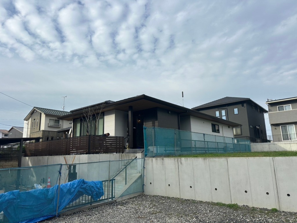 名張市希央台の平屋新築に4K8K放送対応BSと地デジユニコーンアンテナ工事