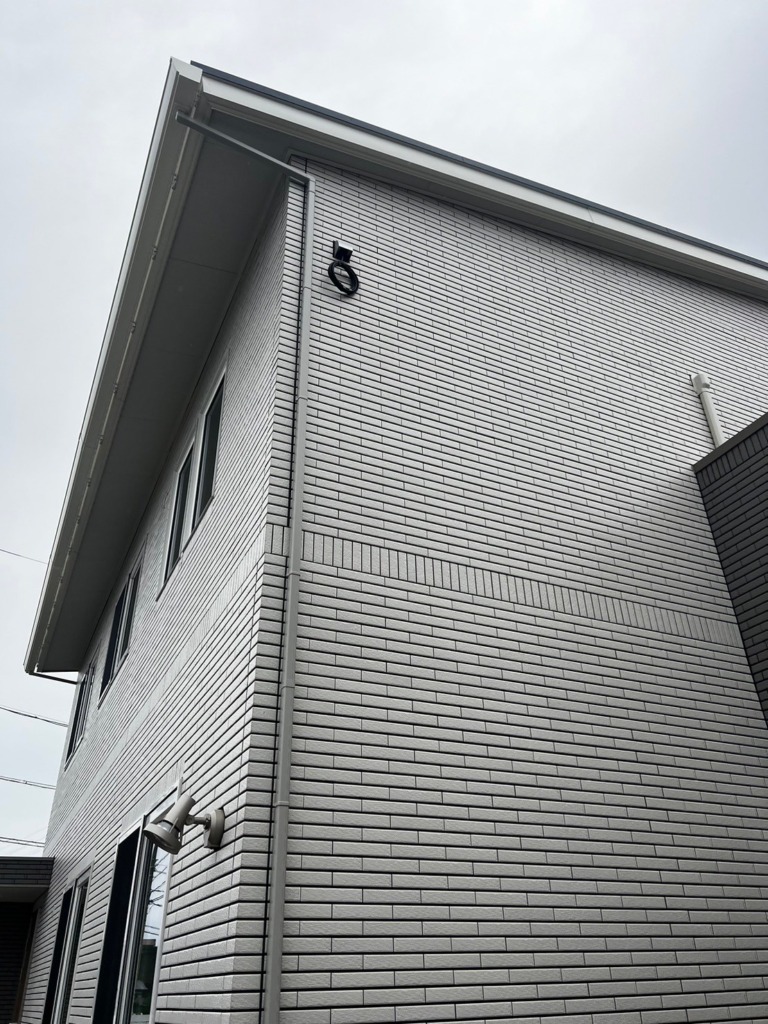 小牧市新町のタイル外壁新築にお洒落なデザインアンテナ壁面工事