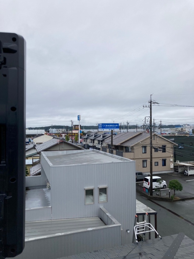 袋井市川井の太陽光パネルがある新築でデザインアンテナ屋根馬工事