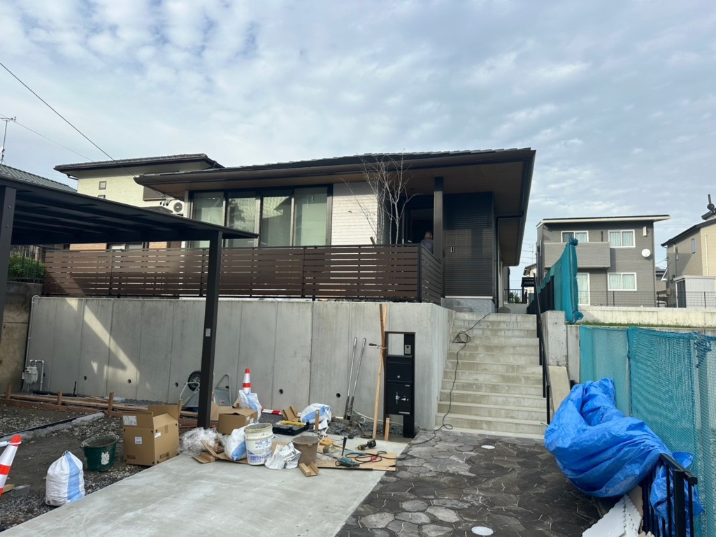 名張市希央台の平屋新築に4K8K放送対応BSと地デジユニコーンアンテナ工事