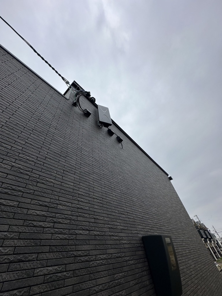 羽島郡笠松町北及のタイル外壁の平屋にデザインアンテナ壁面工事