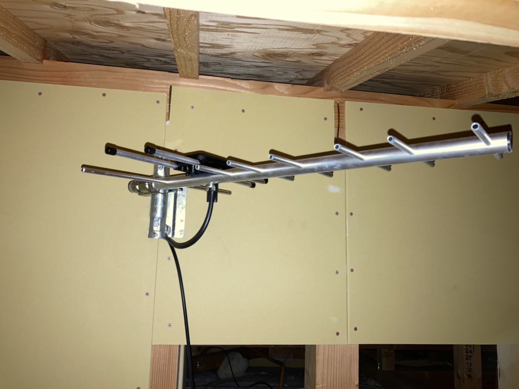 春日井市出川町の新築に外から見えない地デジ屋根裏アンテナ工事