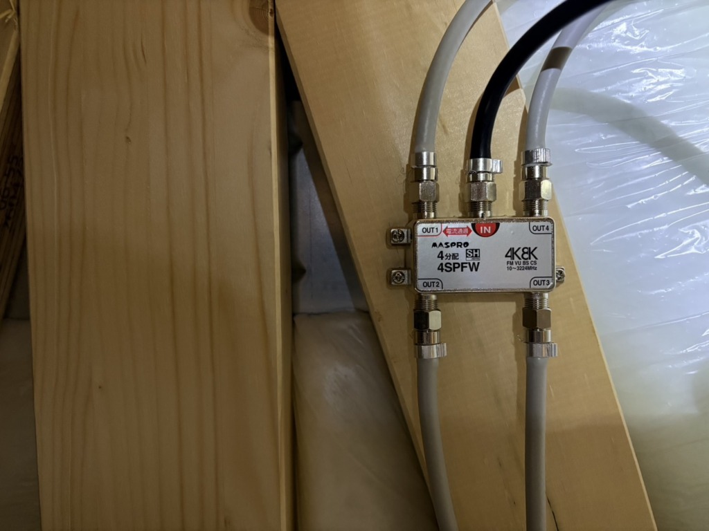 大津市際川の新築にお洒落なデザインアンテナ壁面工事