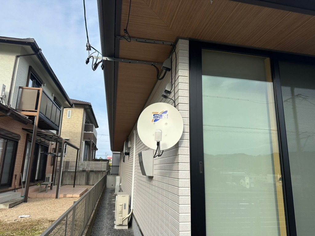 名張市希央台の平屋新築に4K8K放送対応BSと地デジユニコーンアンテナ工事