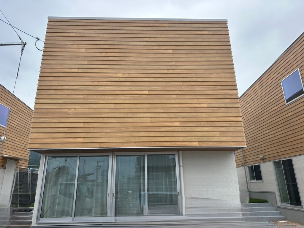 大津市穴太のとても狭い屋根裏での新築地上波デジタル放送アンテナ工事