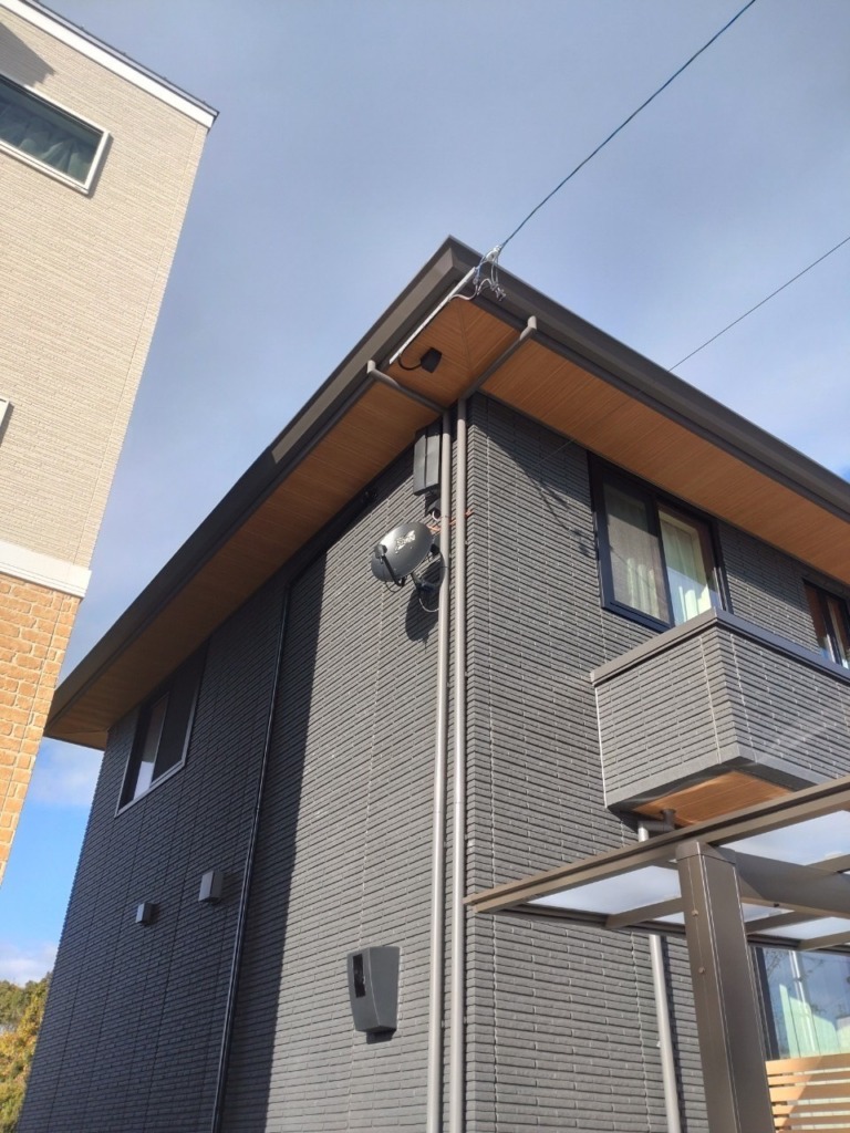 長久手市横道の新築に4K8K放送対応BSと地上波デザインアンテナ壁面工事