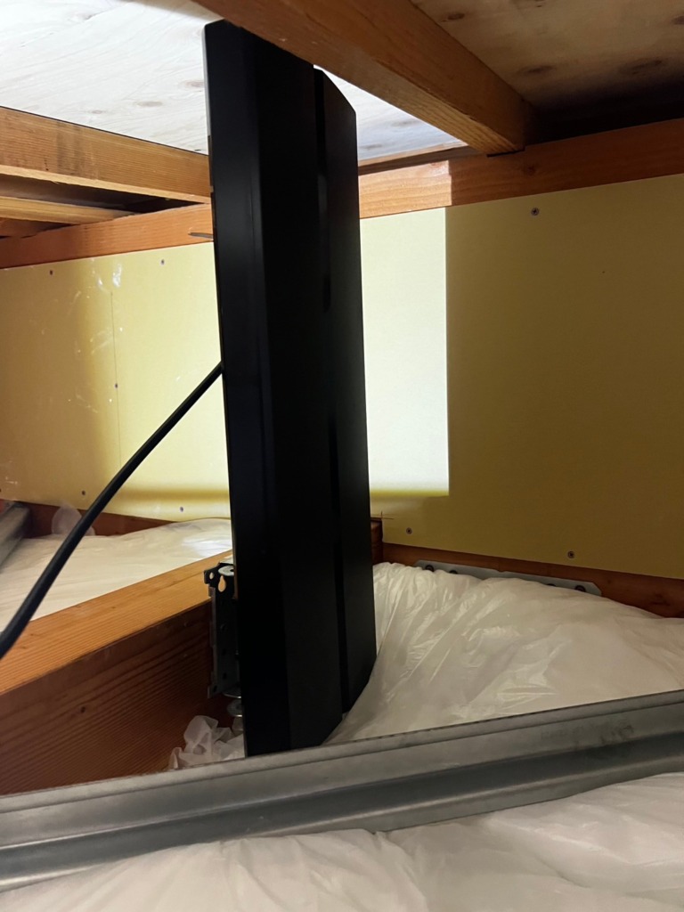 長久手市喜婦嶽の新築住宅で建物の外観が気にならない地デジ屋根裏アンテナ工事