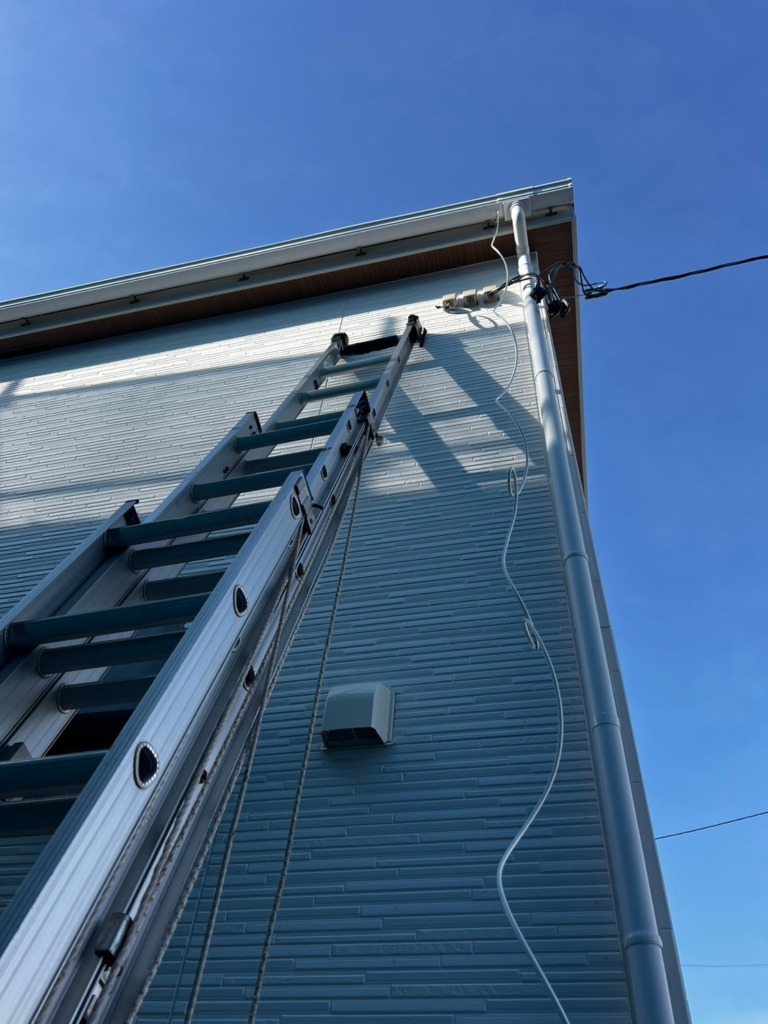 刈谷市重原本町の新築に4K8K放送対応BSと地上波デジタル放送デザインアンテナ壁面工事