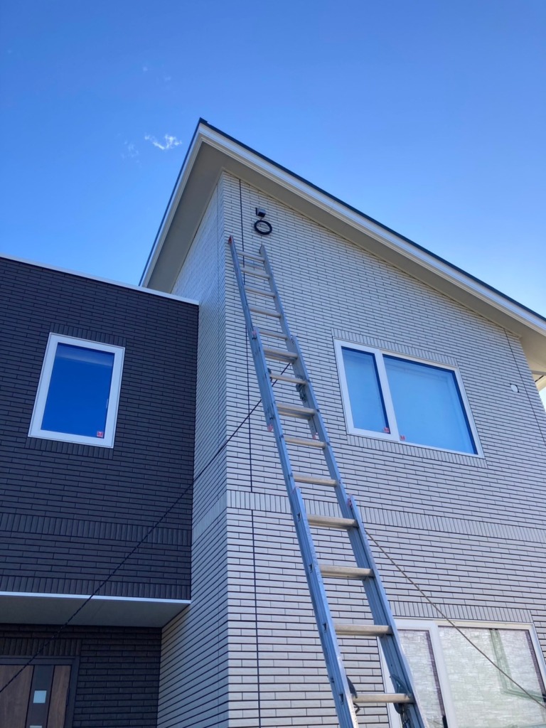 浜松市中央区笠井町のタイル外壁の新築に4K8K放送対応BSと地デジ屋根裏アンテナ工事
