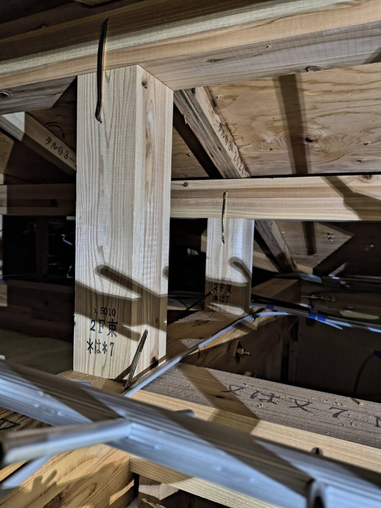 足立区六町の新築で建物の外観が気にならない地デジ屋根裏アンテナ工事