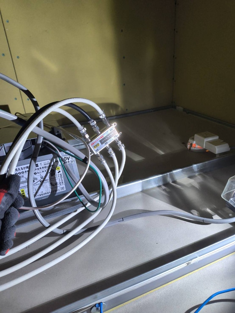 足立区六町の新築で建物の外観が気にならない地デジ屋根裏アンテナ工事