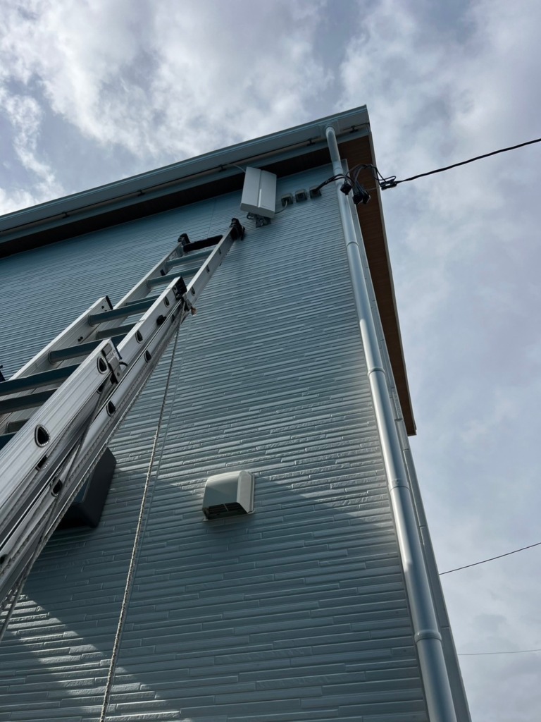 刈谷市重原本町の新築に4K8K放送対応BSと地上波デジタル放送デザインアンテナ壁面工事