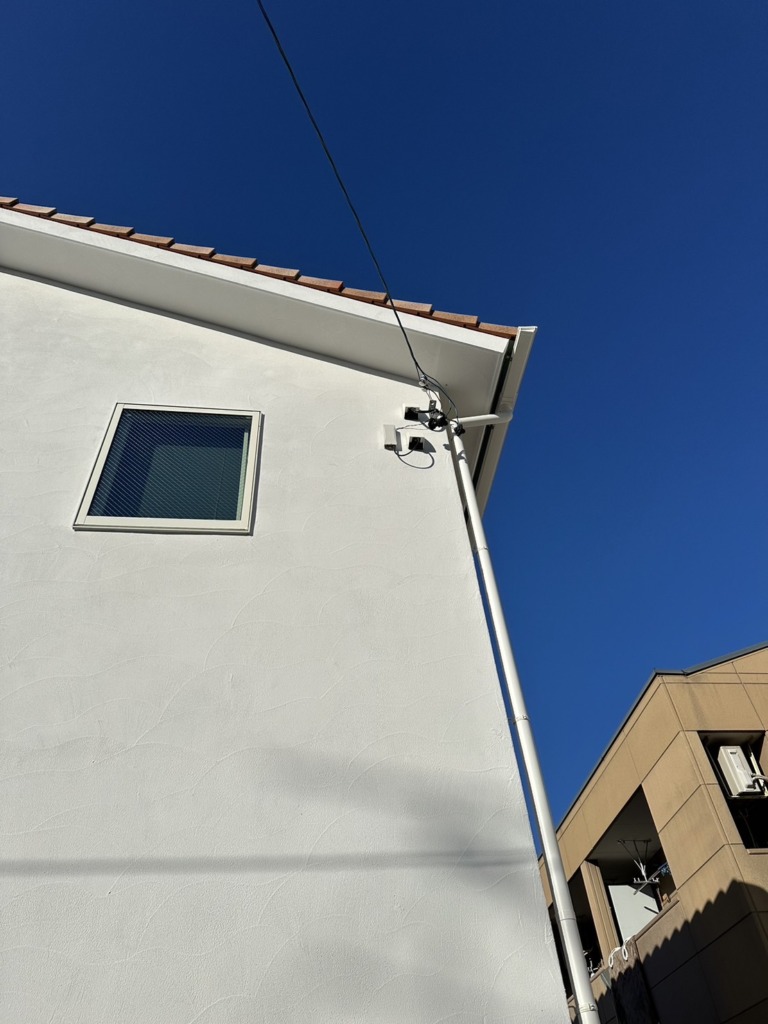 名古屋市中川区戸田ゆたかの塗り壁新築での壁面にデザインアンテナ工事