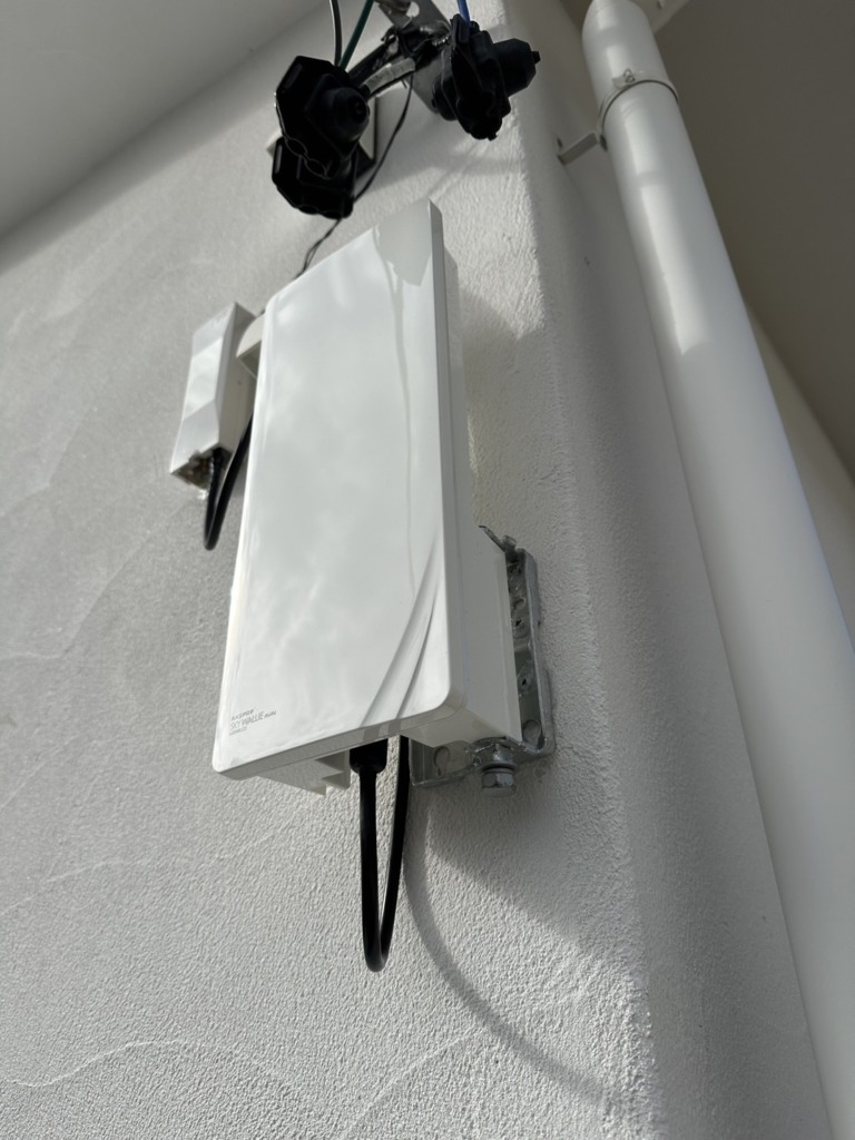 名古屋市中川区戸田ゆたかの塗り壁新築での壁面にデザインアンテナ工事