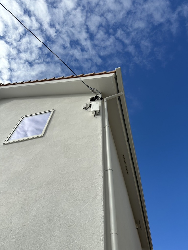 名古屋市中川区戸田ゆたかの塗り壁新築での壁面にデザインアンテナ工事