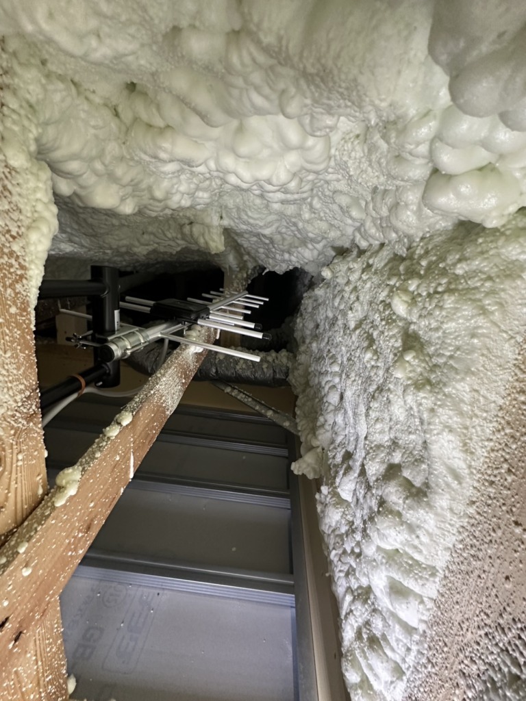 春日井市大留町の新築で今日も屋根裏アンテナ工事