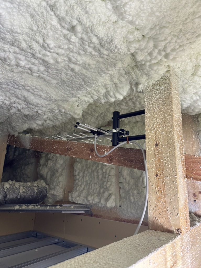 春日井市大留町の新築で今日も屋根裏アンテナ工事