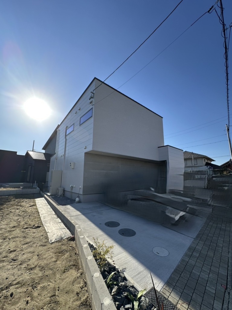 一宮市丹羽の新築にお洒落なデザインアンテナ壁面工事