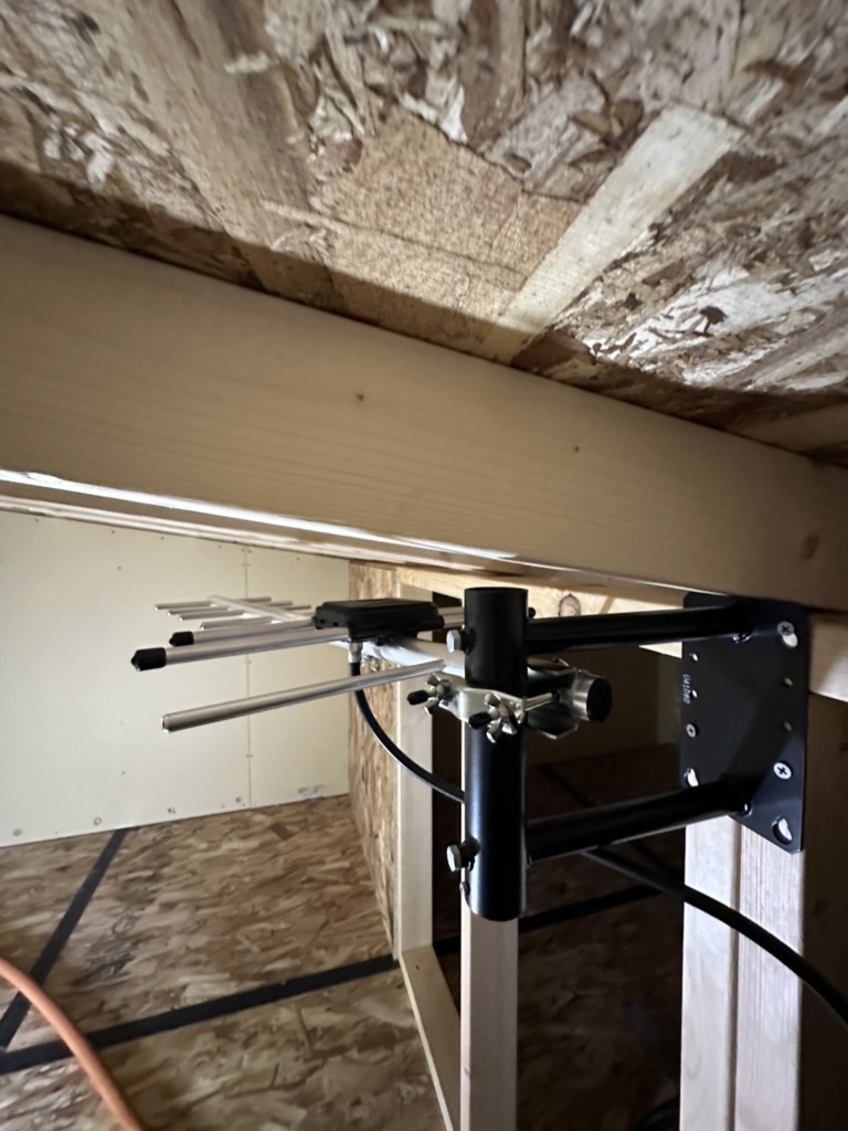 桑名市東金井のタイル外壁の新築に地上デジタル放送 屋根裏アンテナ工事