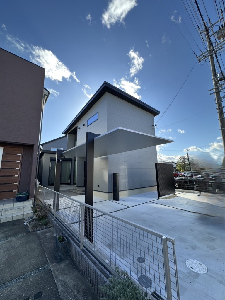 江南市宮後町の光仕様の新築でのデザインアンテナ壁面工事