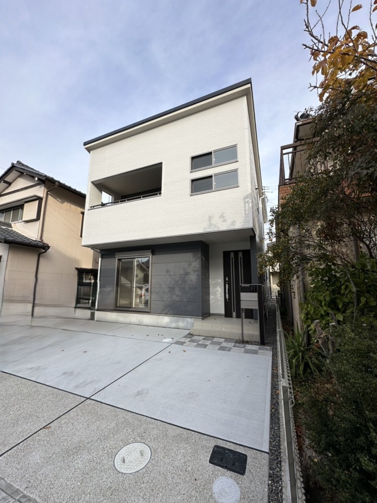 一宮市篭屋の新築に小型フラットアンテナ工事