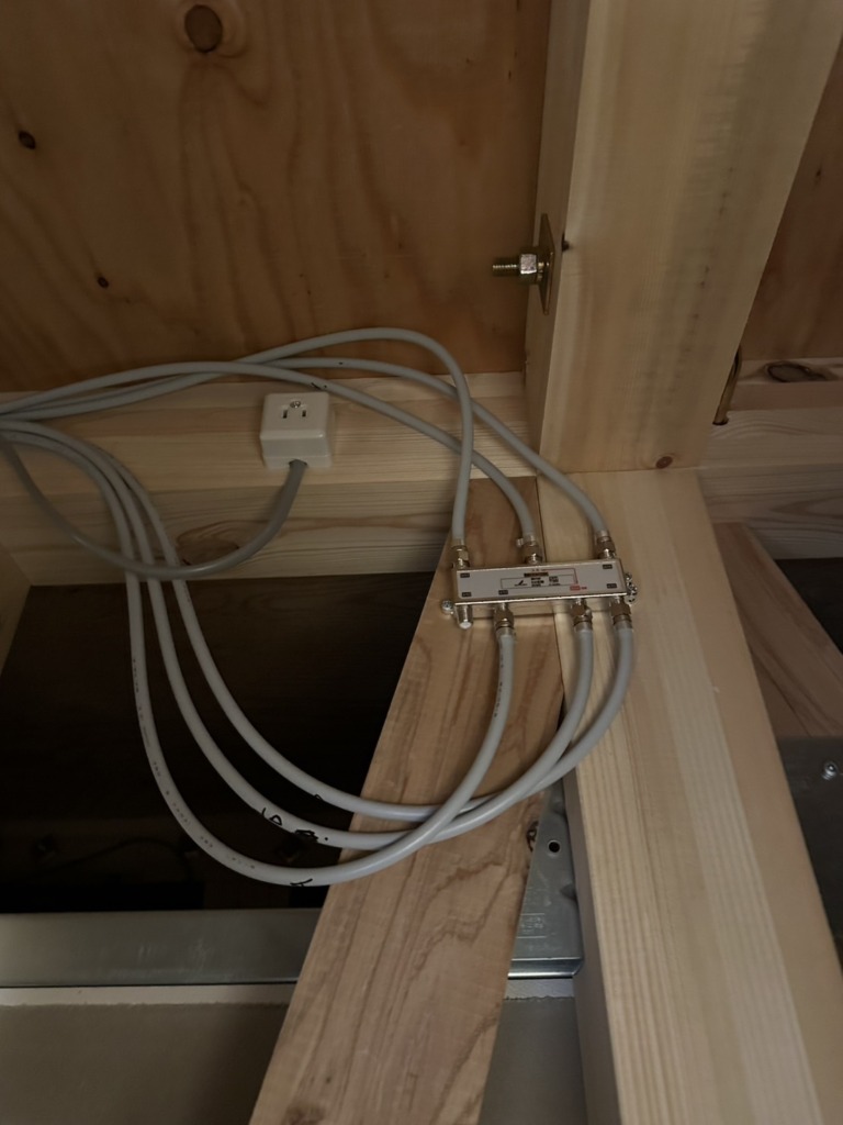 一宮市篭屋の新築に小型フラットアンテナ工事