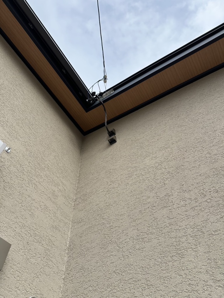 小牧市上末の光仕様の平屋新築に4K8K放送対応BSと地デジ小型フラットアンテナ工事